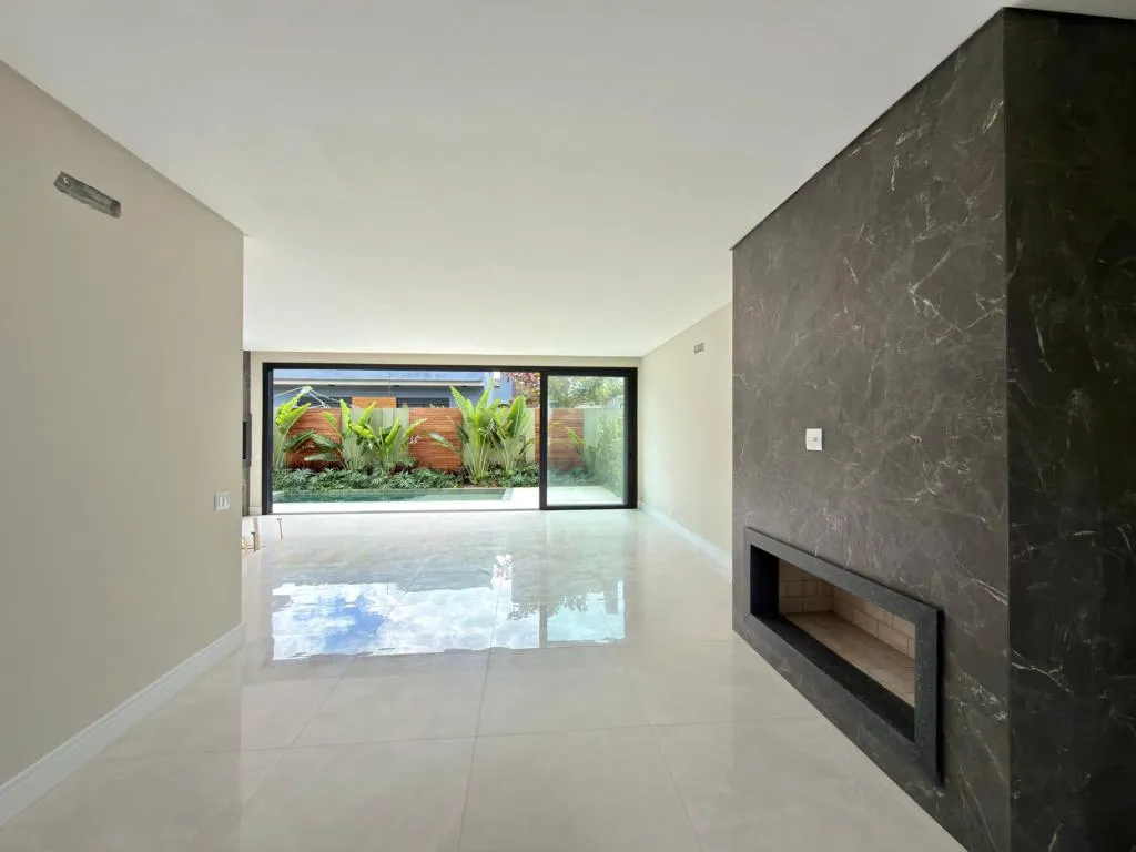 Imagem Casa em Condominio 4 Dormitórios - Bairro --