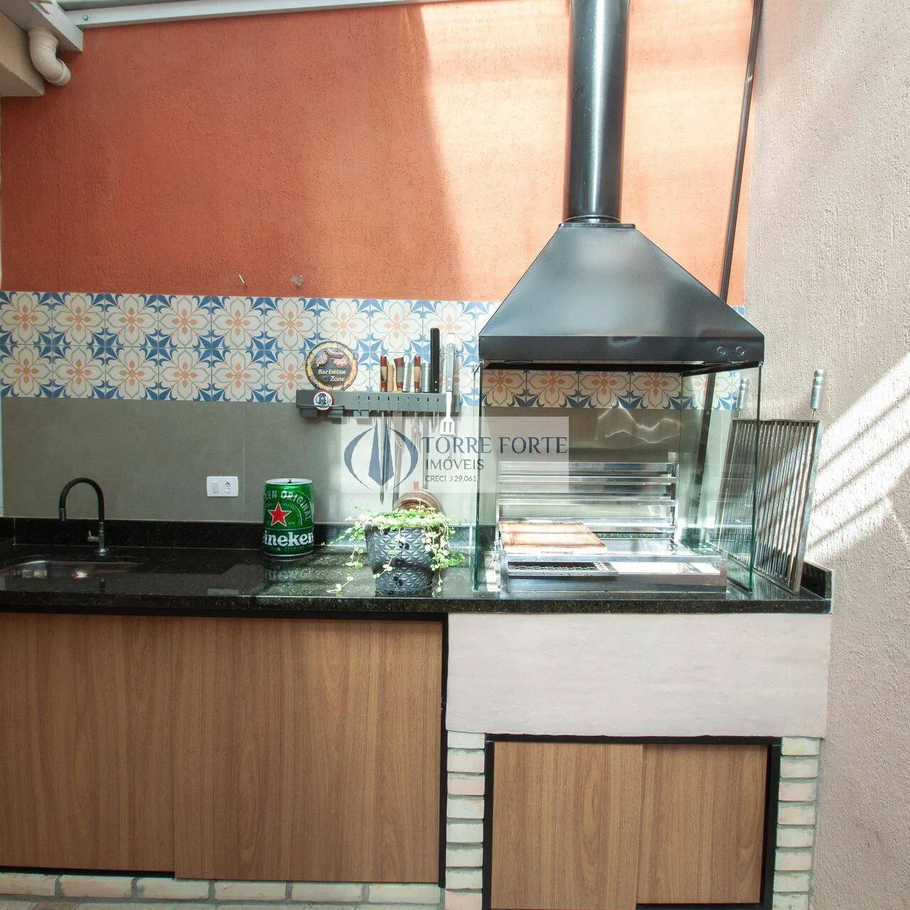 Foto do imóvel Linda casa com 3 suítes , churrasqueira, varanda , 2 vagas em Rua Cuiabá