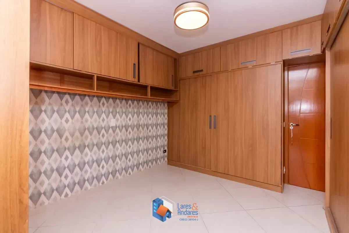 Imagem Casa para venda em Parque São Domingos com 3 quartos, sendo 1 suíte, 220m²