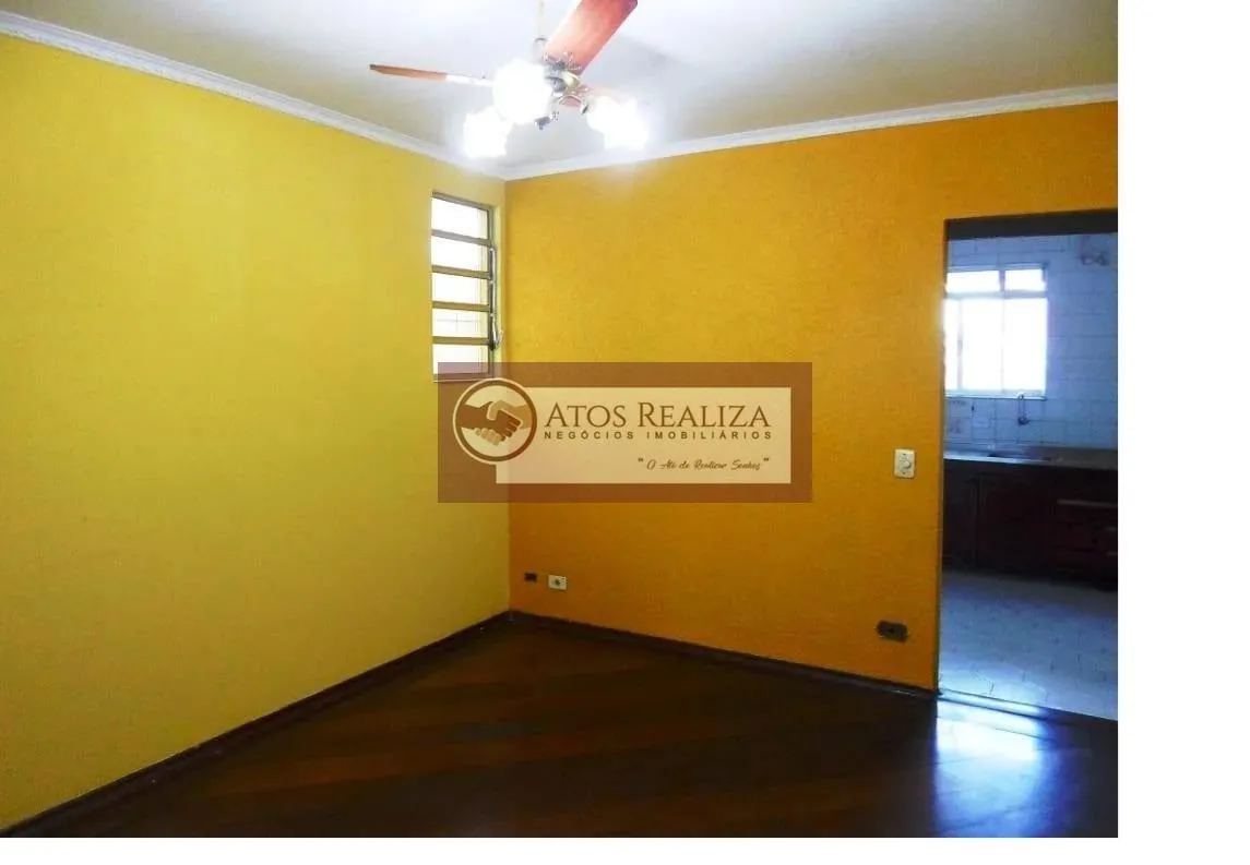 Imagem Grande oportunidade e muito lucrativo na vila Santa Catarina. Vendo imóvel com 3 casas + 1 salão comercial na Vila Santa Catarina. Casa 1= casa principal. Tem 2 dormitórios, sala, cozinha, banheiro. Tem também um sótão com 2 cômodos e 1 banheiro. Tem gara