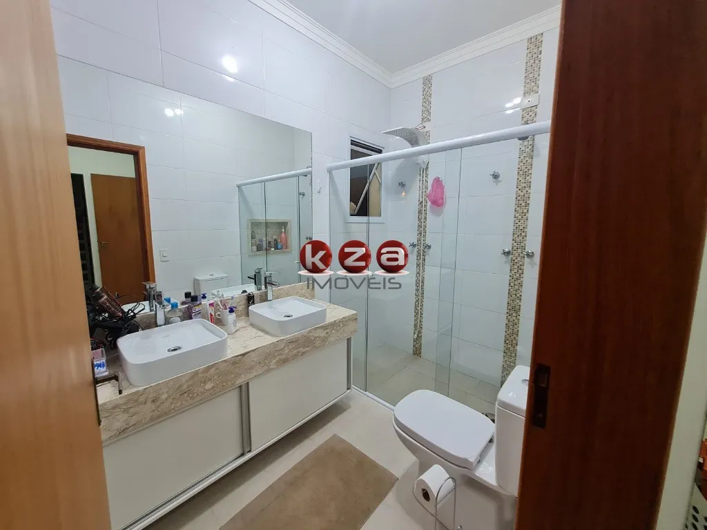 Imagem Casa à venda em Valinhos-SP: 3 quartos, 1 suíte, 2 salas, 3 banheiros, 2 vagas de garagem, 207,98m² no Jardim São Marcos!