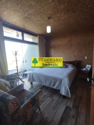 Imagem Casa à venda em Caraguatatuba-SP: 3 quartos, suíte, sala com vista para o mar e deck com hidro!