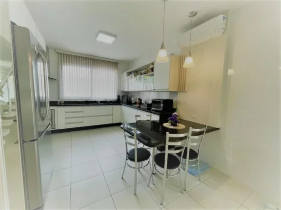 Imagem Casa à venda em Balneário Piçarras, Centro, com 3 quartos, 387m2