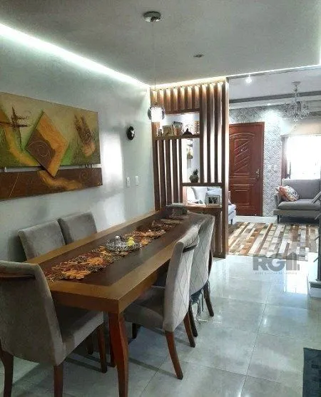 Imagem Sobrado triplex no Partenon de 3 dormitórios e 2 vagas