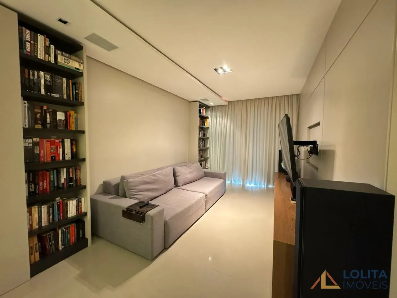 Foto do imóvel APARTAMENTO À VENDA NO CENTRO, 3 QUARTOS E 3 VAGAS EM FLORIANÓPOLIS/SC. em Trompowsky