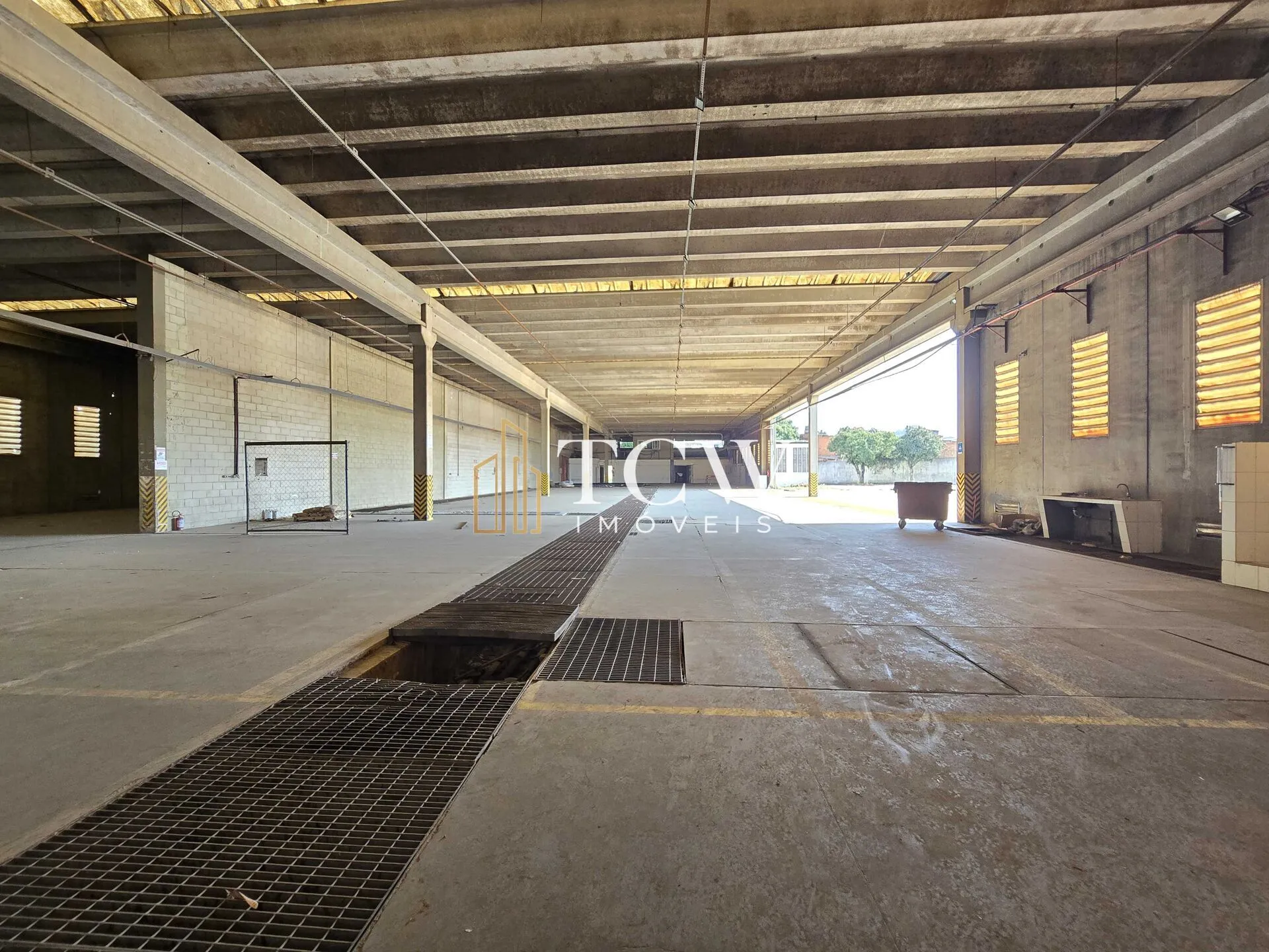 Imagem Galpão Industrial à Venda em Guarulhos | 2.564 m² | Terreno 11.400 m² | ZAE-2