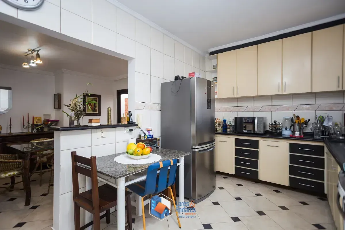 Imagem Casa para venda em Campo Belo com 3 quartos, sendo 1 suíte, 220m²