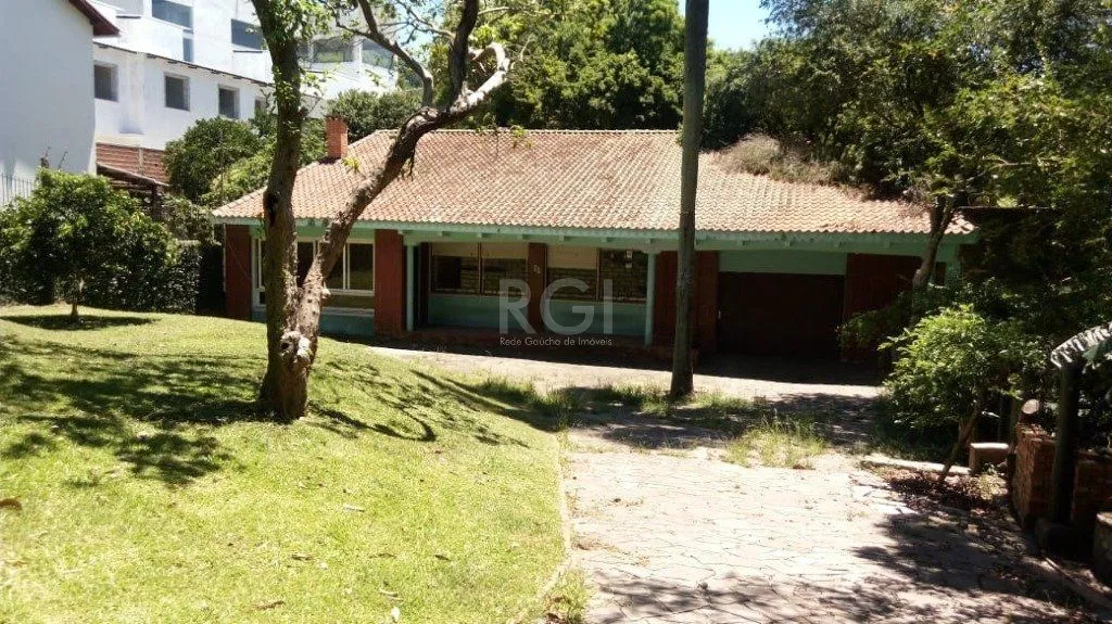 Casa para Venda - 244m², 2 dormitórios, 4 vagas - Teresópolis