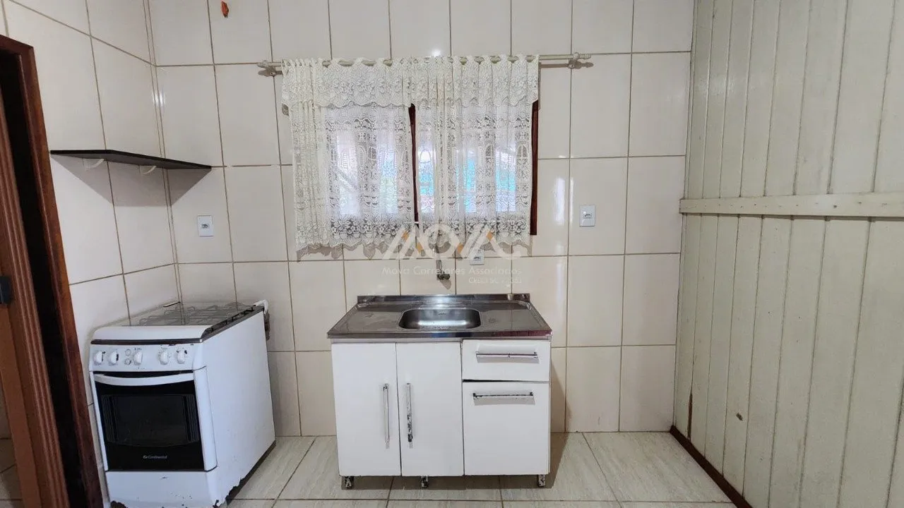 Imagem Casa localizada na Vila da Glória, em terreno de esquina, a aproximadamente 150 metros da praia.

S...