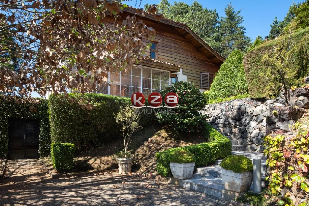 Foto do imóvel Casa de Luxo à Venda em Campos do Jordão - Green Hills Village: 5 Quartos, 3 Suítes, 3 Salas, 8 Banheiros, 3 Vagas, 300m².