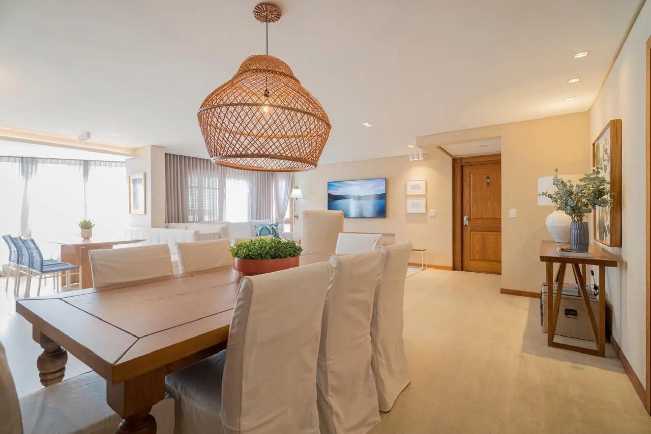 Imagem Apartamento à venda em Torres, Predial, com 4 quartos, 180m2