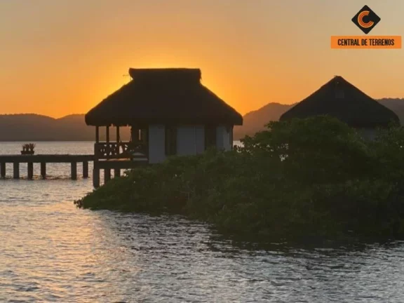 Imagem ILHA NA BAÍA DE TODOS OS SANTOS