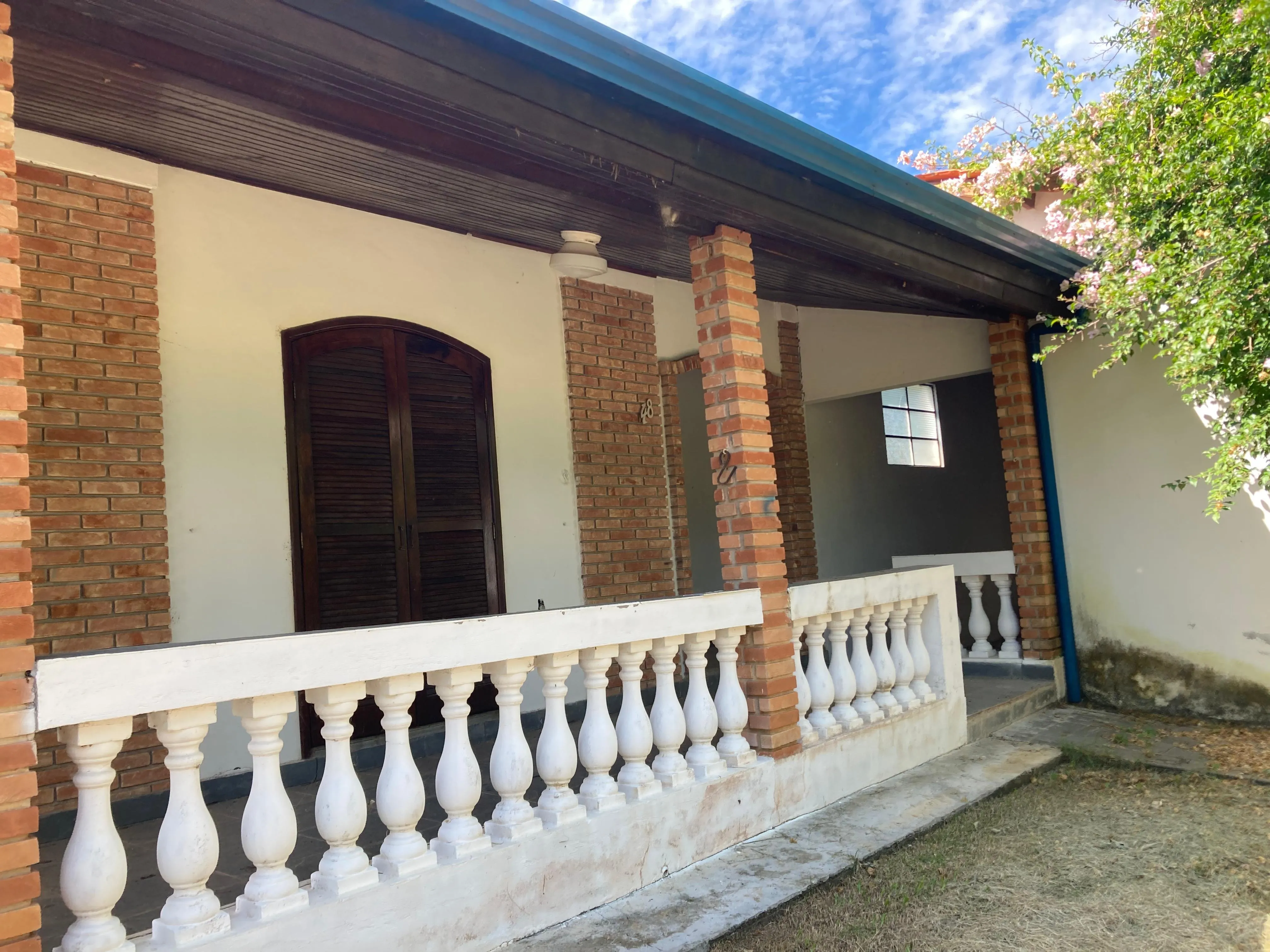 Imagem Linda Chácara de 3000m² com Casa Sobrado, Piscina, e Pomar ? Porteira Fechada em Aracoiaba da Serra