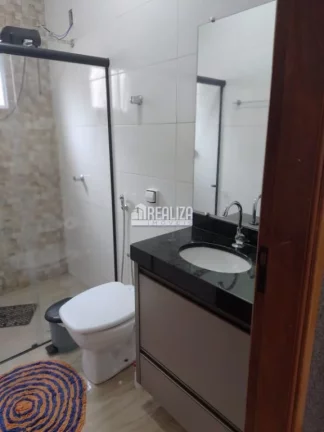 Imagem Casa à venda no Loteamento Ilha Bela, Uberaba: 2 dormitórios, cozinha, garagem coberta e muito mais!
