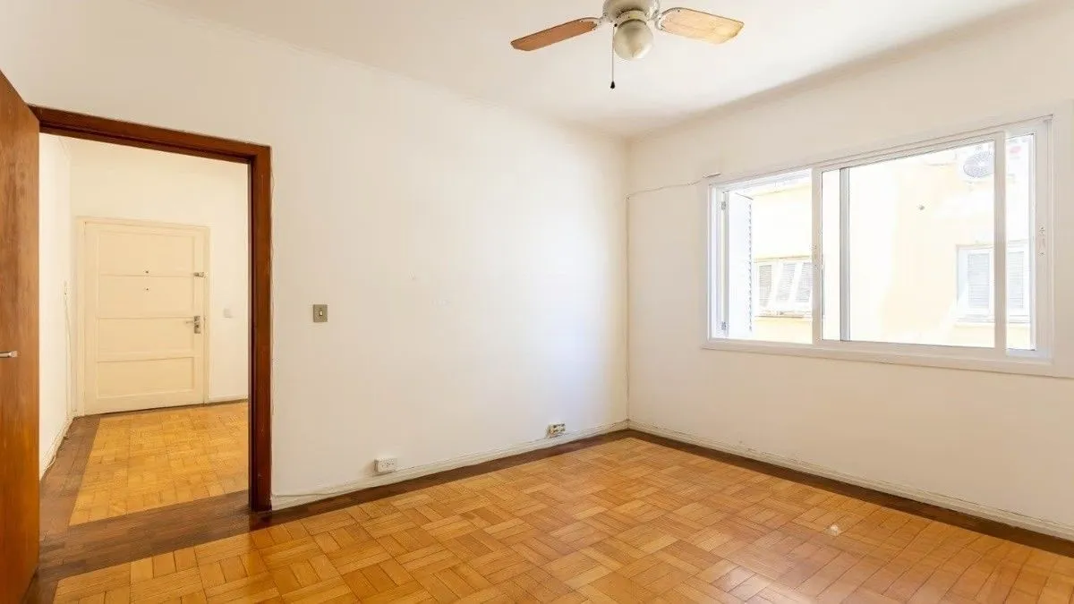 Imagem Apartamento de 1 quarto à venda no Edifício Britânia na Avenida Independência em Porto Alegre - 45,24 m² Privativos e Portaria 24h