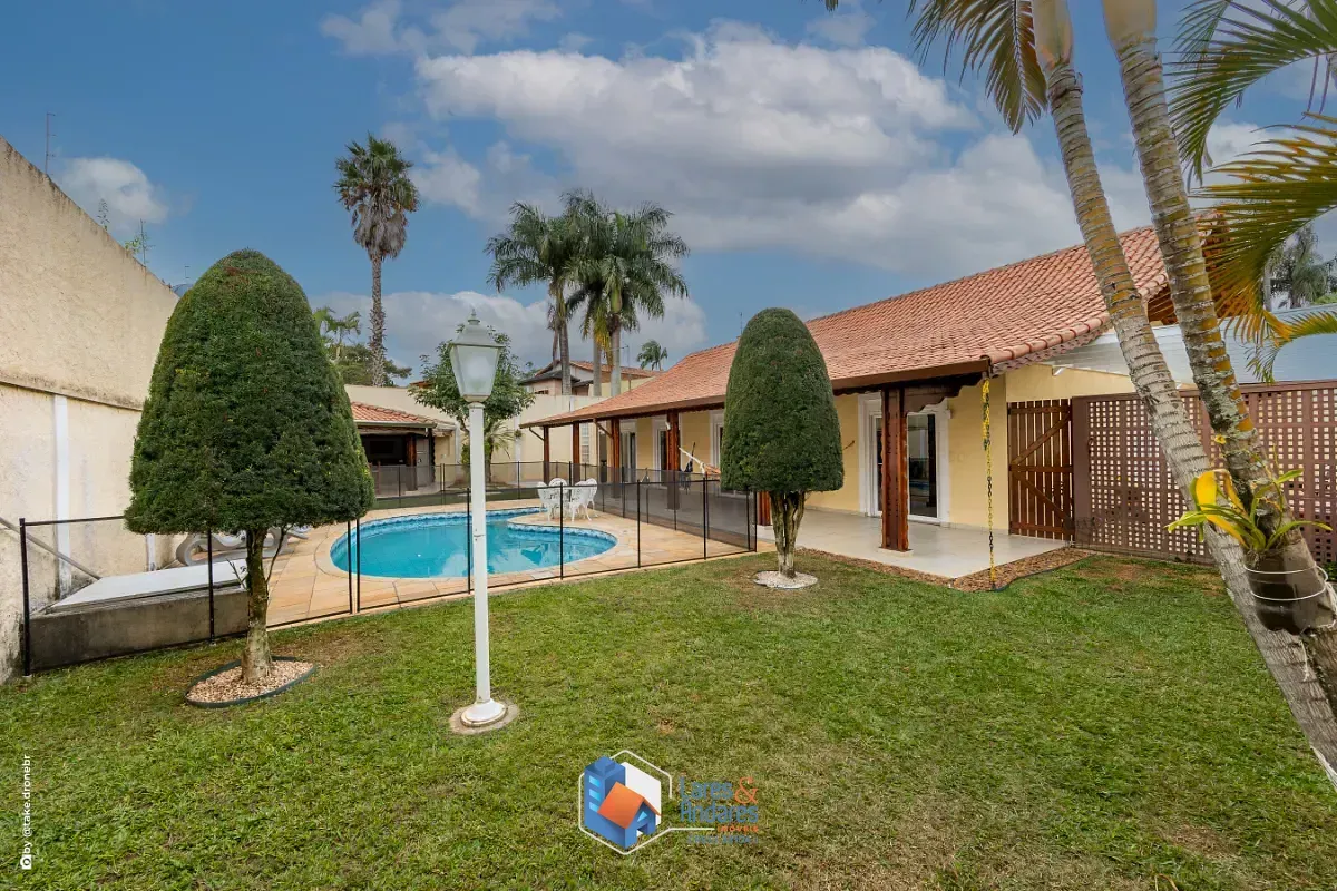Imagem Casa para venda em Interlagos com 3 quartos, sendo 1 suíte, 379m²