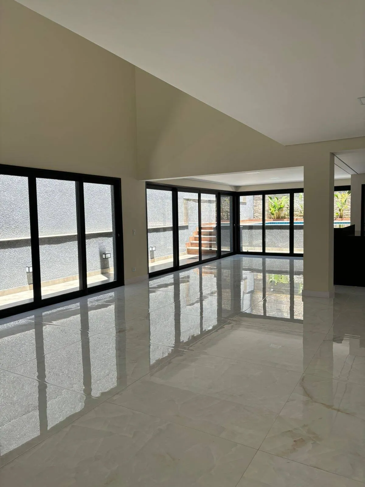 Imagem Casa Nova Planejada em Alphaville - 4 Dormitórios, 2 Suítes, Área de Lazer Completa e 4 Vagas