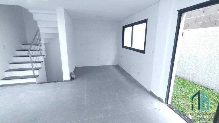 Imagem Sobrado a venda, novo com terraço, ótimo acabamento 03 quartos c/suíte, no Pinheirinho em Curitiba PR