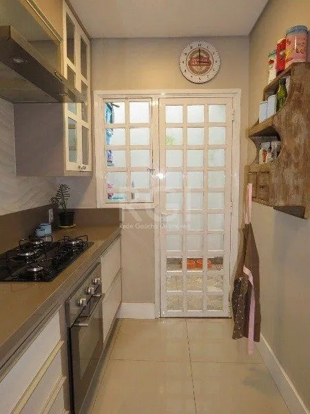 Imagem EXCELENTE CASA COM 3 DORMITÓRIOS, 1 SUÍTE E VAGA DE GARAGEM PARA 3 CARROS.