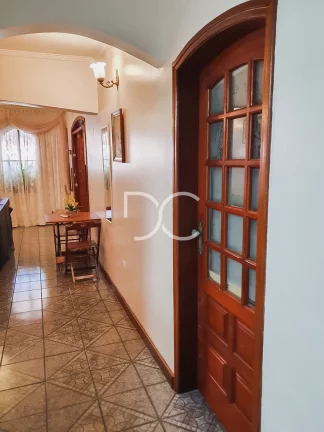 Imagem Cajuru - Venda Sobrado AC 620m² | AT 880 m² | 4 Dormitórios | 2 Suítes | 4 Banheiros | 4 Vagas