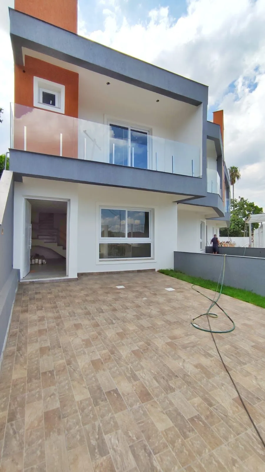 Imagem Sobrado 3 dormitórios suíte à venda no Vila Ipiranga - Porto Alegre - R$ 720.000