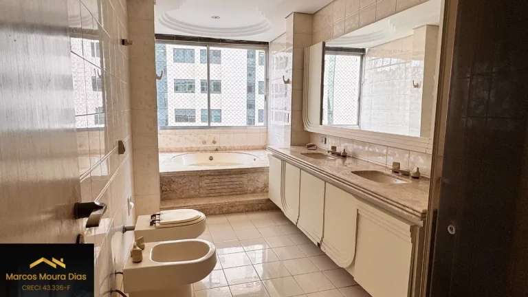 Imagem Apartamento Amplo na Avenida Angélica, 4 dormitórios (2 SUÍTES), possui Hidro e closet. Edifício com 2 Vagas de Garagem