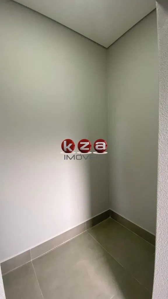 Imagem Casa de alto padrão em condomínio à venda em Valinhos-SP, bairro Pinheiro: 3 quartos, 3 suítes, 2 salas e 176,25 m² de área.