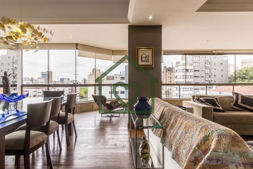 Imagem Amplo apartamento de 244m² com 2 suítes completas, sendo uma master com closet e sacada integrada....