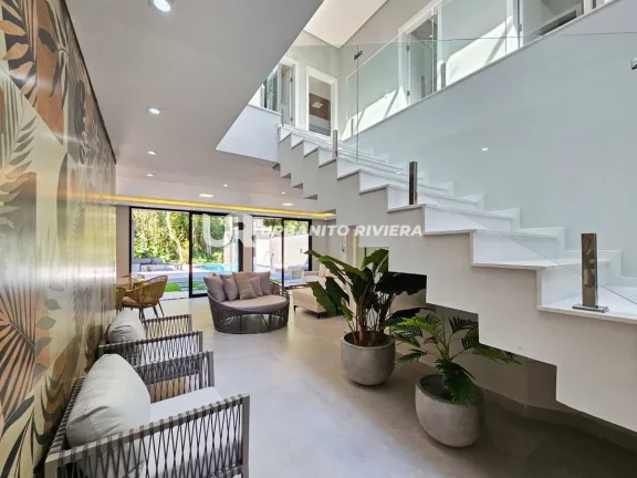 Imagem Residência de Alto Padrão com 379m2 Totalmente Mobiliada e Decorada
