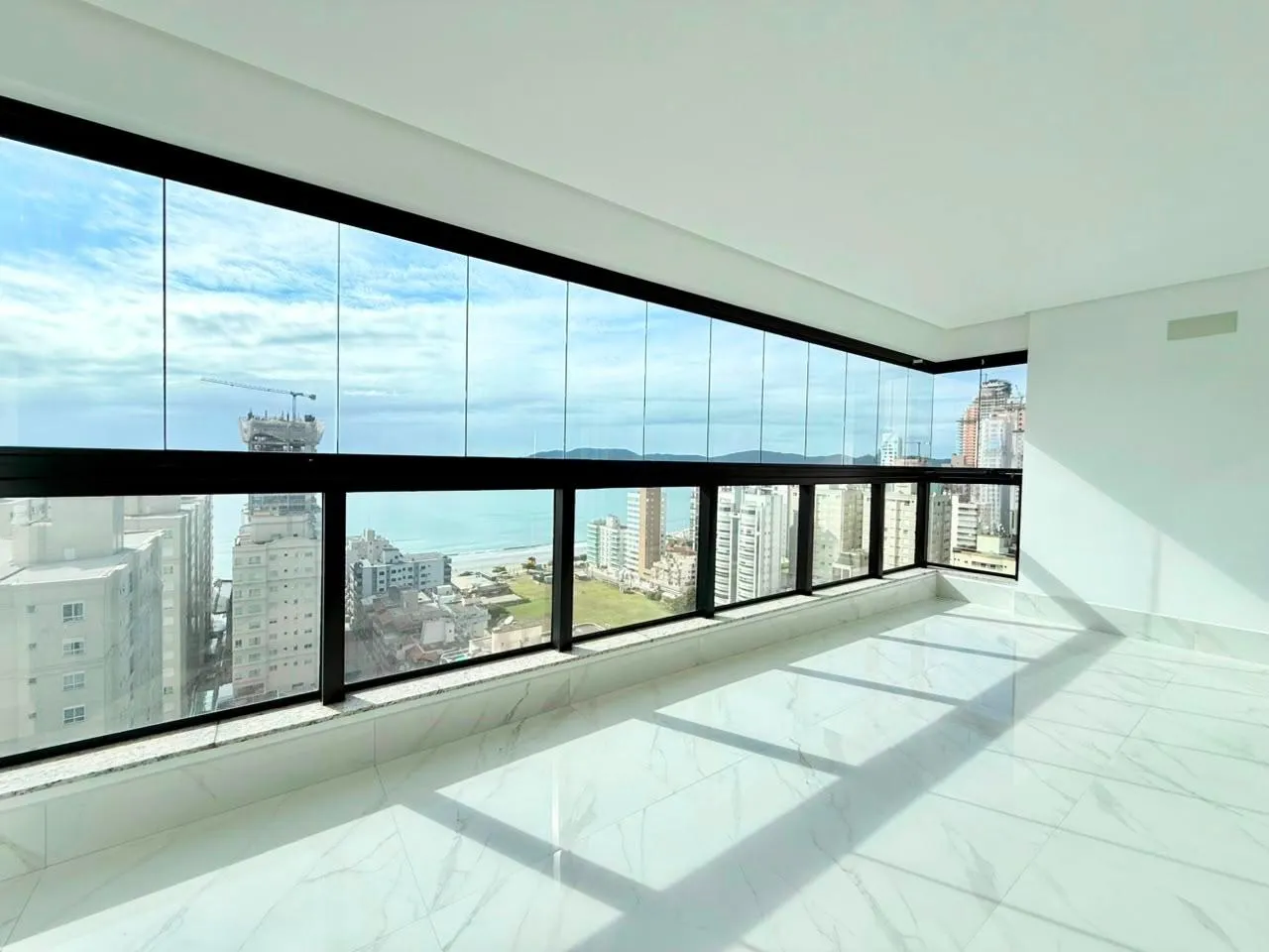 Imagem Apartamento com vista para o mar à venda com 180m2 por R$ 4.450.000,00