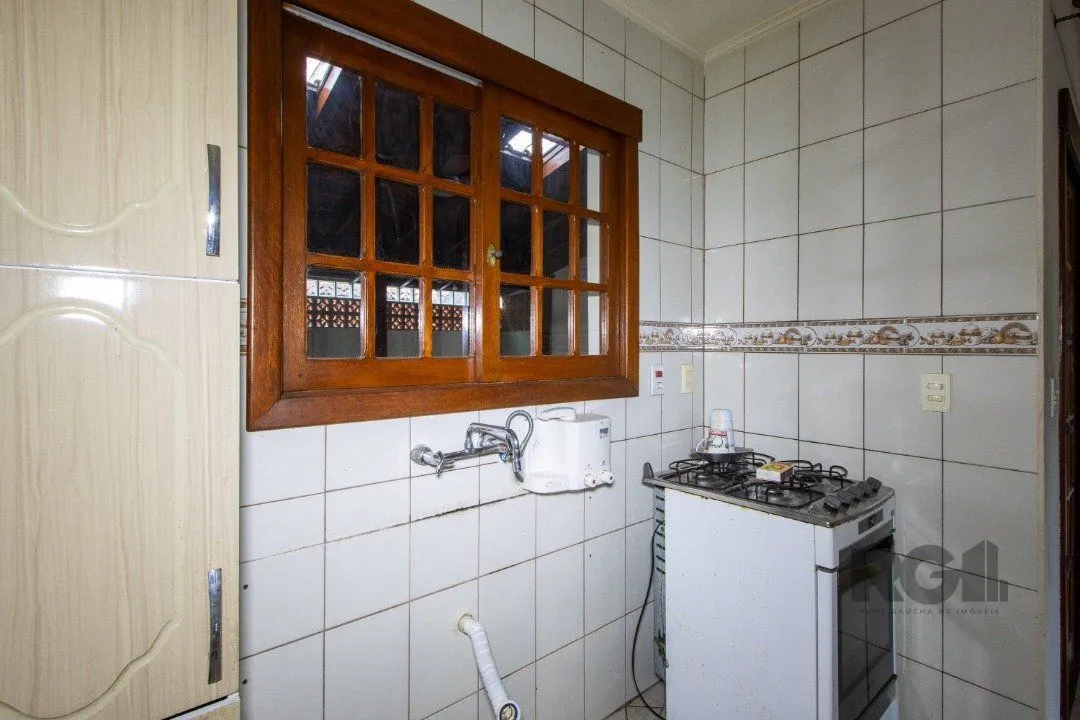 Imagem Casa em Condomínio na Zona Sul, no bairro Hípica, com 2 dormitórios, living para dois ambientes, cozinha mobiliada, lavabo