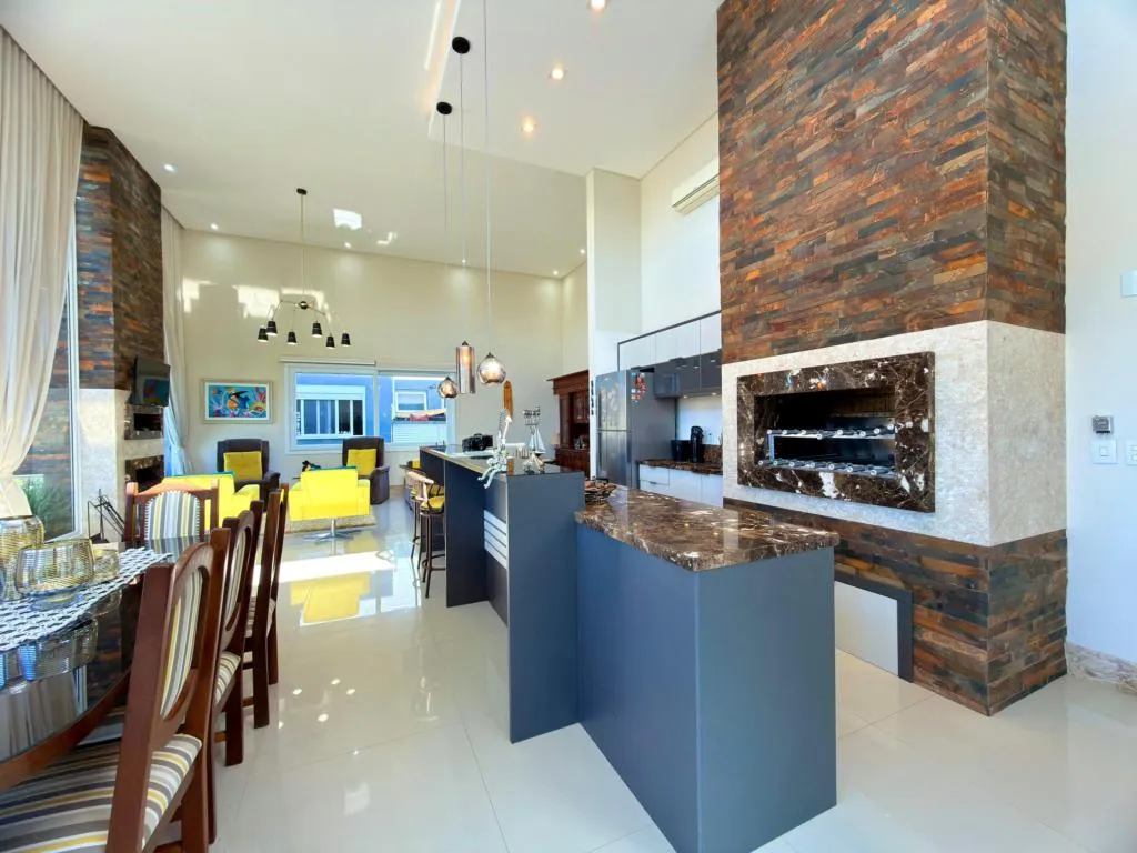 Imagem Casa em Condominio 4 Dormitórios - Bairro --