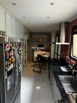 Imagem Apartamento na Vila Suzana, São Paulo-SP: 3 Quartos, 3 Suítes, 2 Salas, 2 Vagas, 191m² de Puro Conforto!