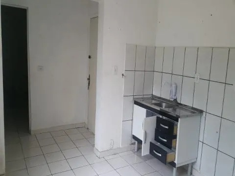 Imagem LOCAÇÃO DE CASA NO JARDIM PLANALTO, EM ARUJÁ/SP, 160m² com 03 dormitórios, suíte, sala, varanda, cozinha e garagem coberta para 01 auto. CONSULTE-NOS.
