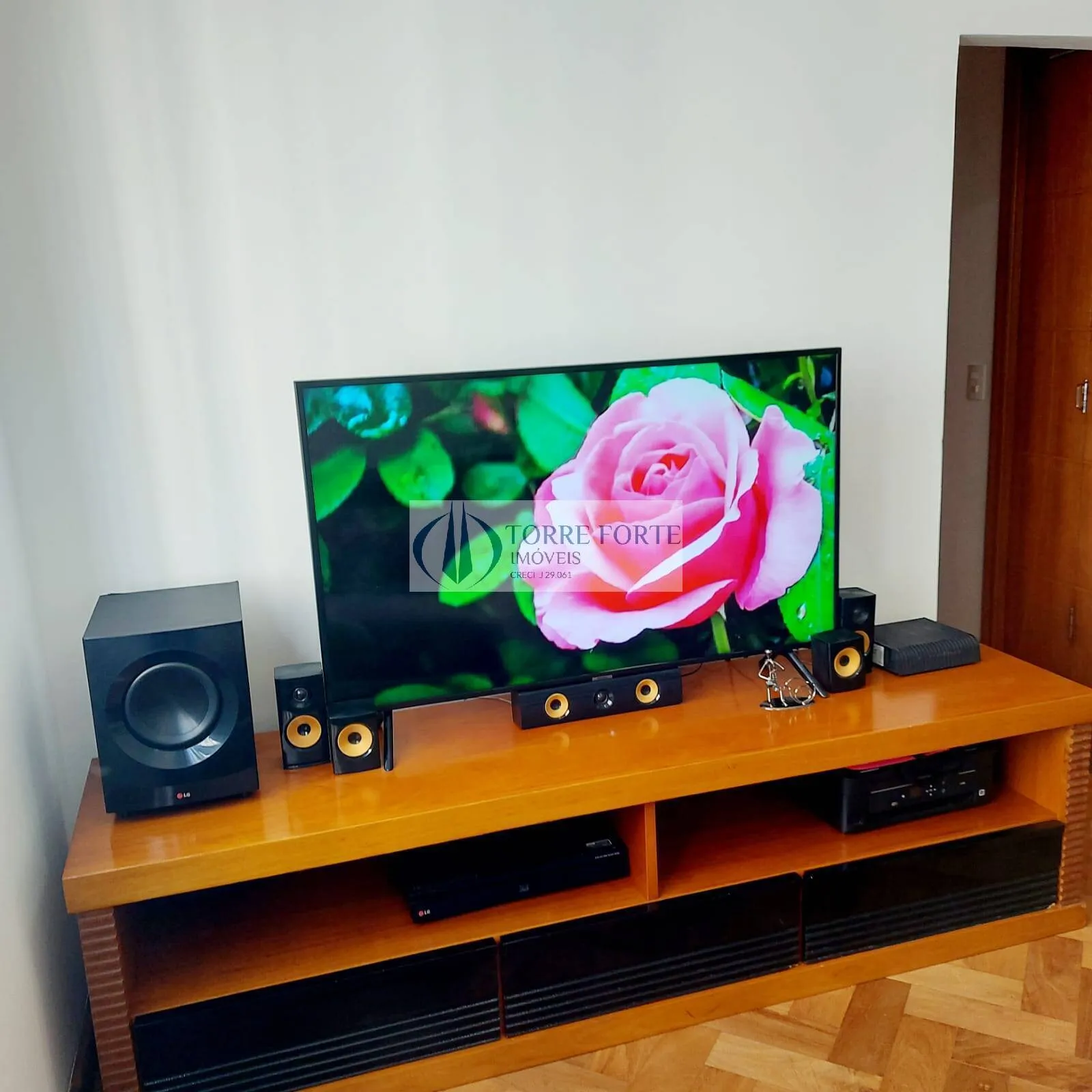 Imagem Apartamento Mobiliado com 2 Dormitórios e 1 Vaga na Vila Ema