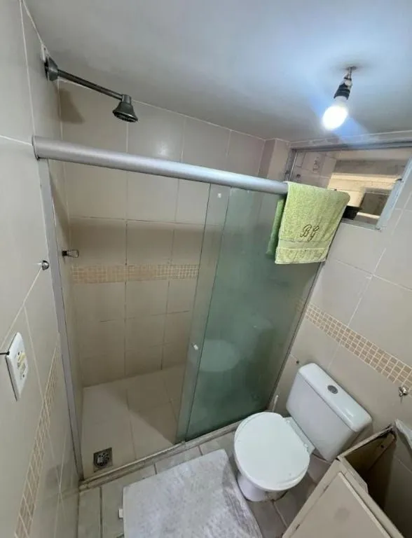Imagem Apartamento amplo em Manaíra, com 4 quartos, suíte, dependência, 2 vagas, elevador e localização privilegiada perto da praia.