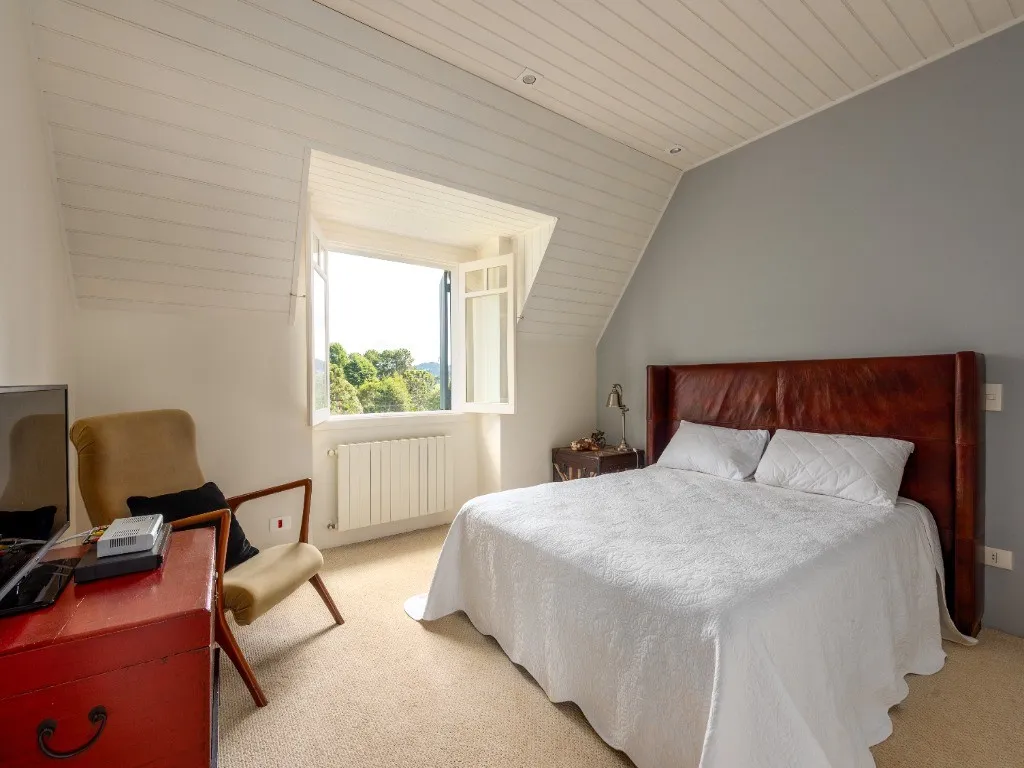 Imagem Casa de luxo em condomínio à venda em Campos do Jordão - 5 quartos, 5 suítes, 5 banheiros, 4 vagas, 900m².