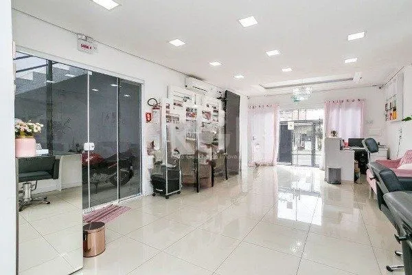 Imagem Prédio comercial no Bairro Partenon