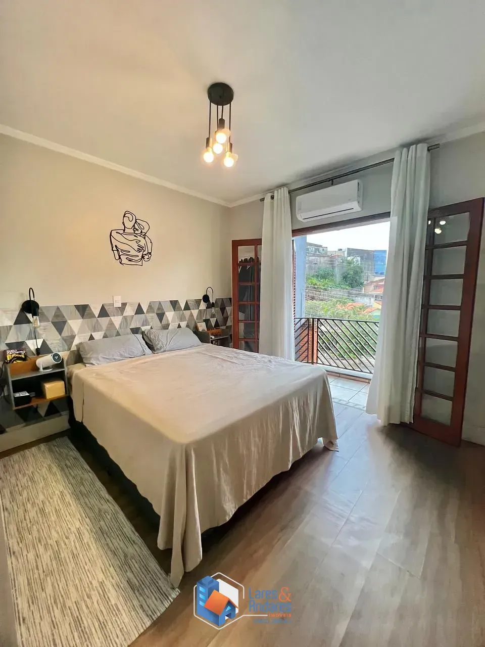 Imagem Sobrado para venda em Vila Guedes com 3 quartos, sendo 1 suíte, 164m²