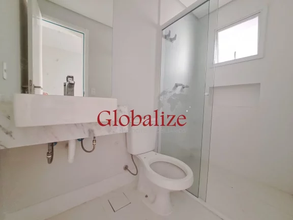Imagem Apartamento à venda com 82m², 2 suites, varanda com Grill, piscina, vaga demarcada por R$875.000,00 na Ponta da Praia em Santos