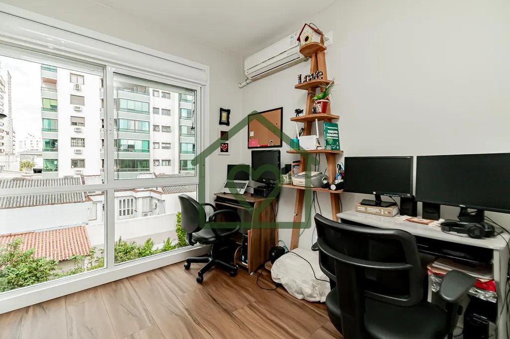 Imagem Apartamento com 3 dormitorios, banheiro social, area de serviço com armarios, banheiro auxiliar, sa...
