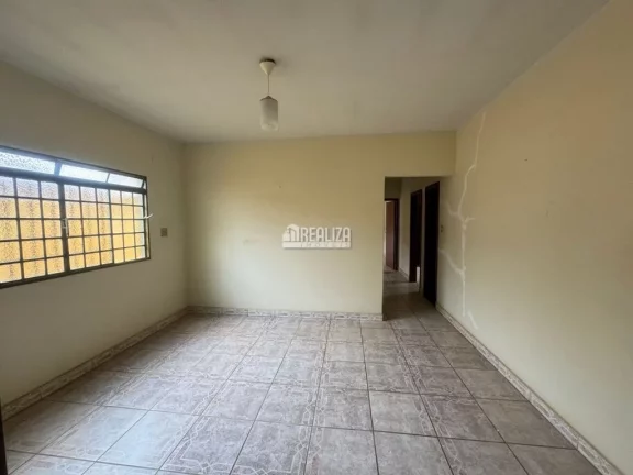 Imagem Casa de 3 dormitórios à venda no bairro Fabrício em Uberaba