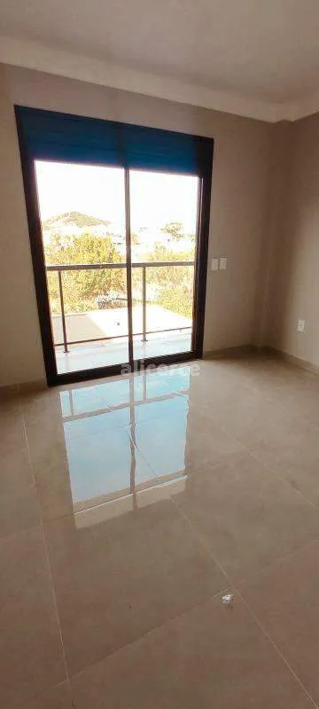 Imagem Casa à venda - 3 Dormitórios I 1 suíte I 180m² I Vaga de garagem - em Potecas, São José/SC