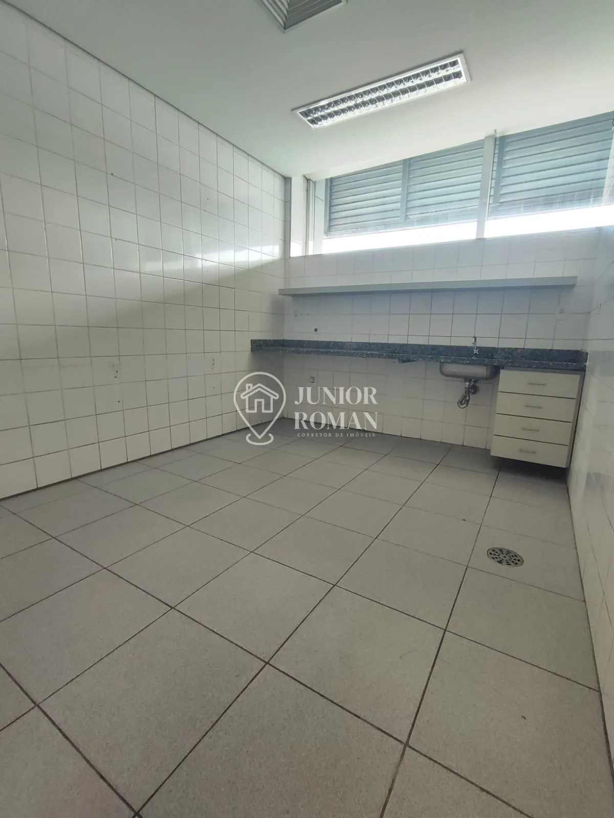 Imagem PRÉDIO COMERCIAL 2.579M² COM 35 VAGAS - EX AGÊNCIA BANCÁRIA EM SBC