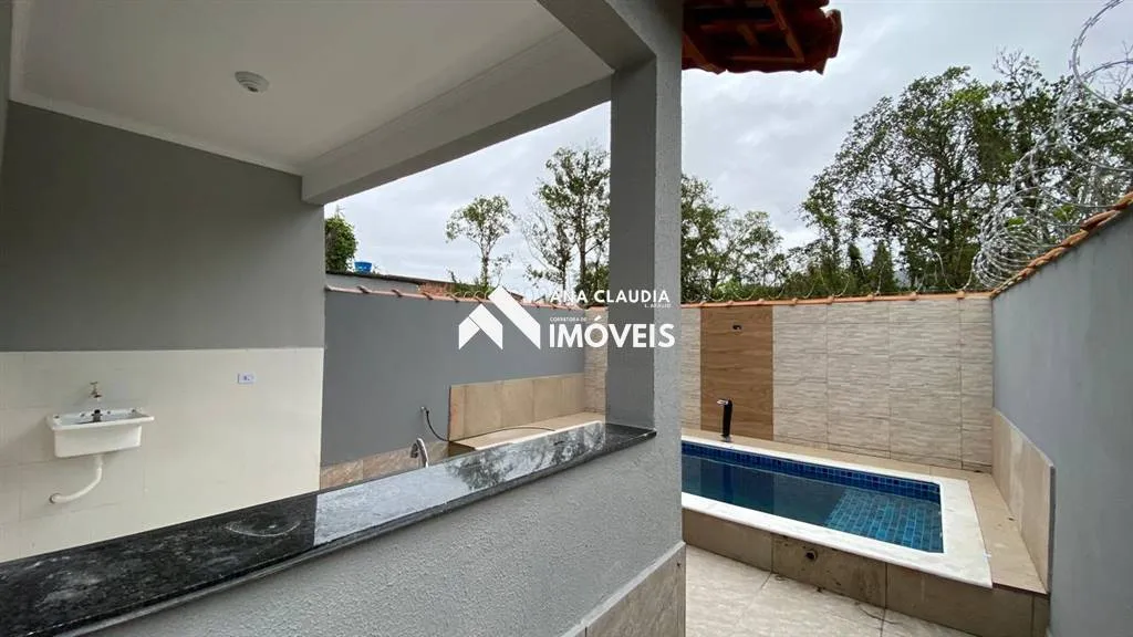 Imagem Casa nova com piscina na praia de Itanhaém, 400 metros da Av. marginal lado serra.