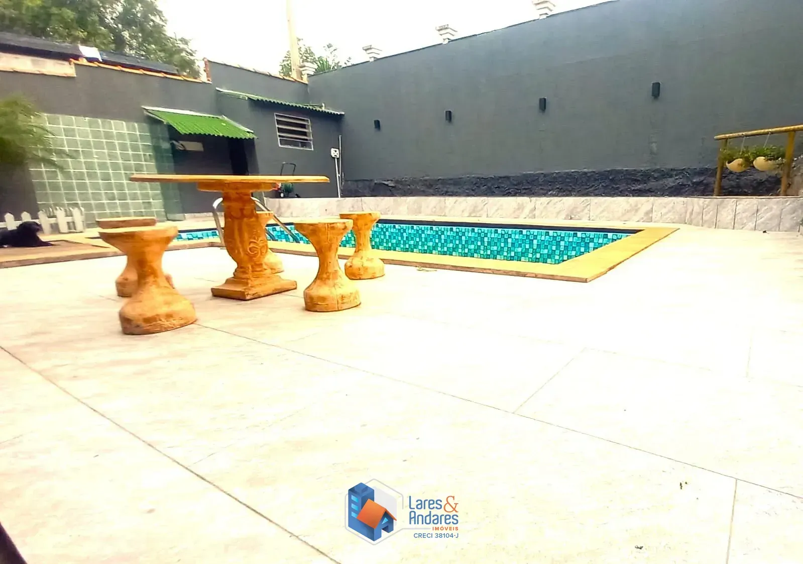 Imagem CASA DE CAMPO EM COND COM 720 m² 3 DORM 2 SALAS SENDO DUAS CASAS, PISCINA E CHURRASQUEIRA COM 5 VAGAS - COND. PORTAL DE IBIÚNA - SP