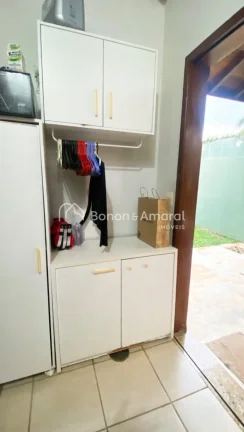 Imagem Essa casa fica no San Conrado, em Sousas, onde o sol nasce, o céu parece mais azul e a natureza faz...