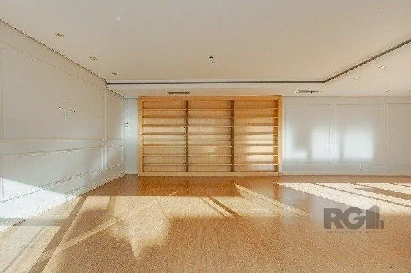 Imagem Vende-se luxuoso apartamento 3 quartos c/ suíte, dependência de empregada, gabinete, 2 vagas cobertas - 283m² - Moinhos de Vento