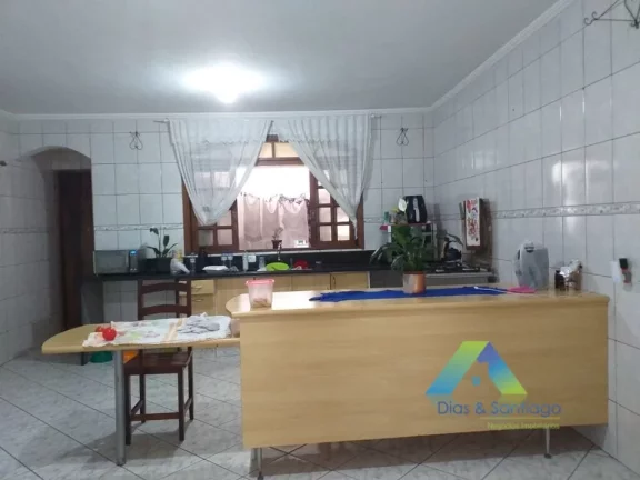 Foto do imóvel Vila Homero Thon Sobrado 297M², 3 dormitórios, 5 vagas, ótima localização e valor !!!