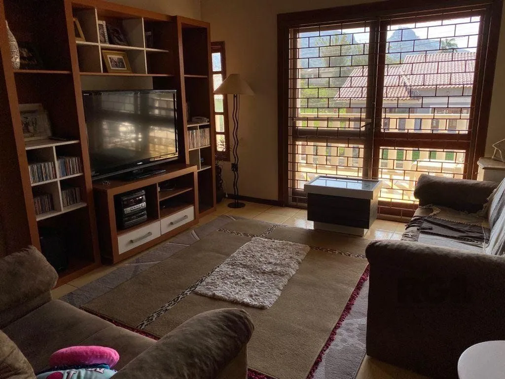 Imagem casa sobrado 4 dormitórios, 3 vagas de garagem, Bairro Itacolomi